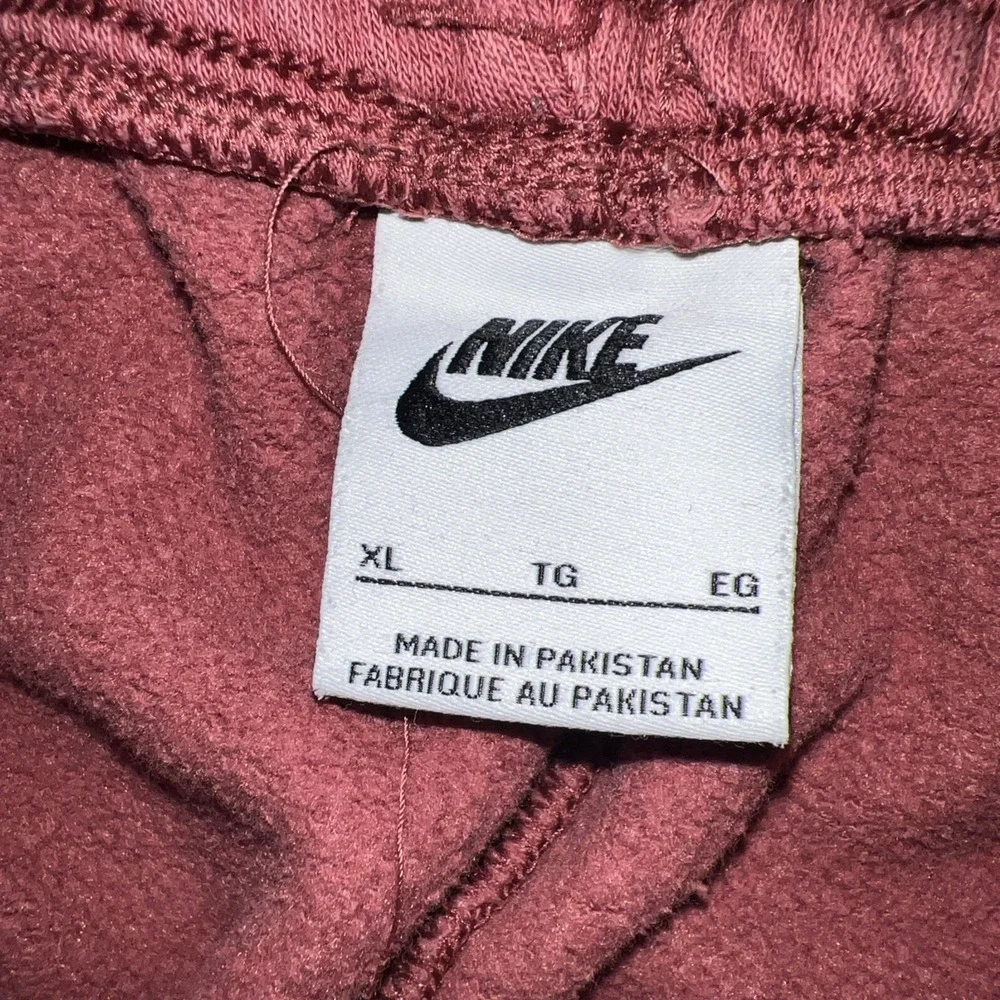 Nike women burgundy